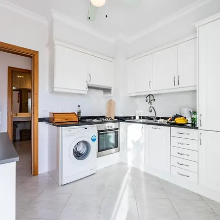 Bernies Folly Apartamento